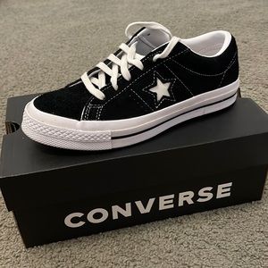 Converse size 6 in womens and 4 in men